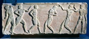 Jonge mannen die een balspel spelen, van een standbeeldbasis gevonden op de Dipylon-begraafplaats, Athene
